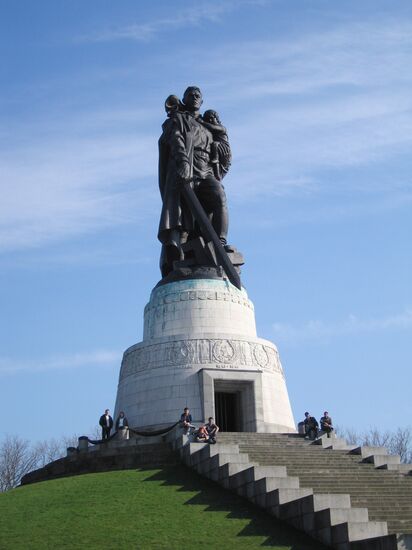Monument to the Soviet liberator in Treptower Park, Berlin