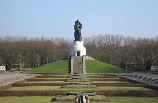 Monument to the Soviet liberator in Treptower Park, Berlin