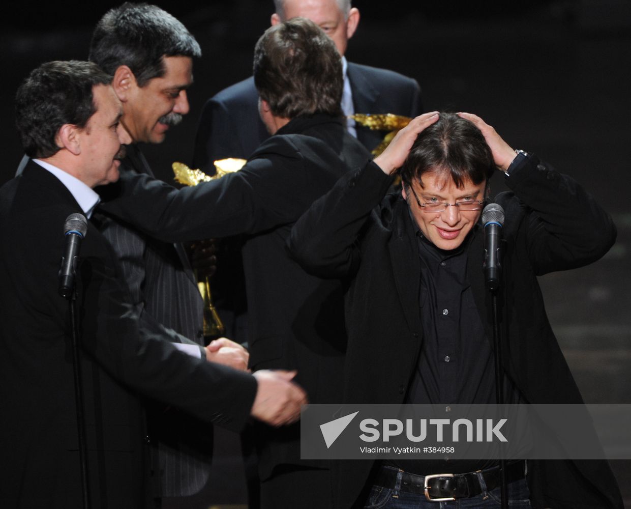 Valery Todorovsky gets Nika Award