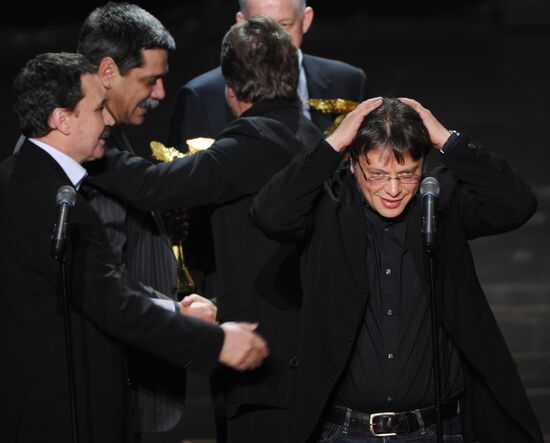 Valery Todorovsky gets Nika Award