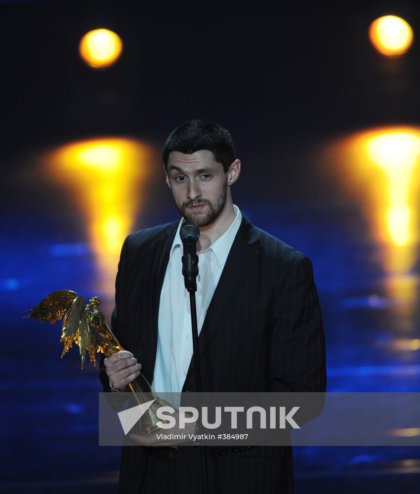 Oleg Dolin gets Nika Award
