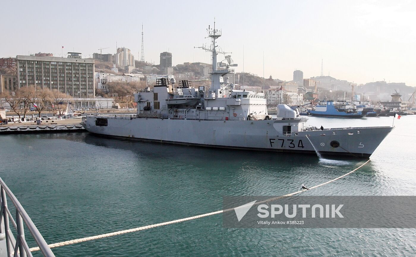 French frigate Vendémiaire arriving in Vladivostok