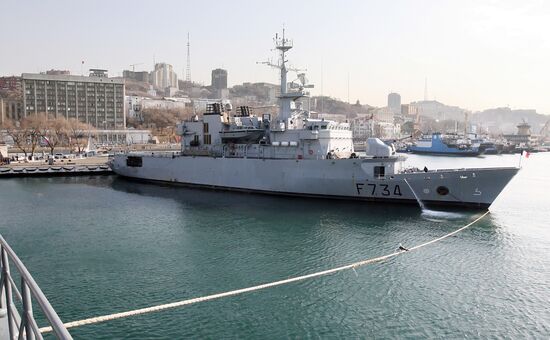 French frigate Vendémiaire arriving in Vladivostok