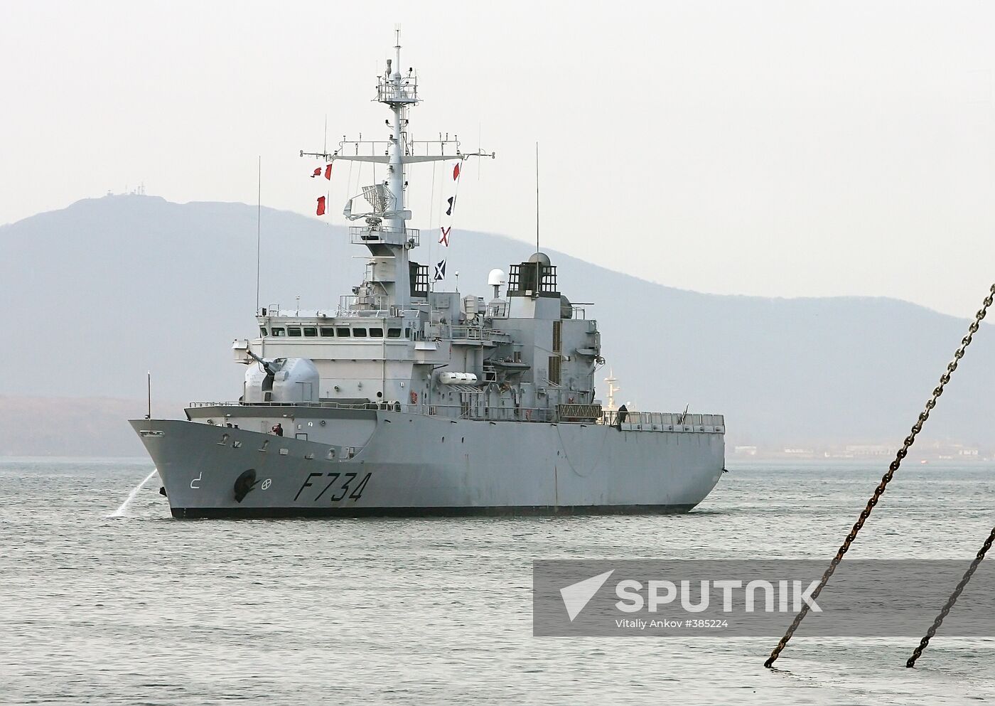 French frigate Vendémiaire arriving in Vladivostok