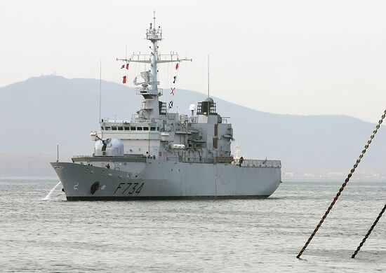 French frigate Vendémiaire arriving in Vladivostok