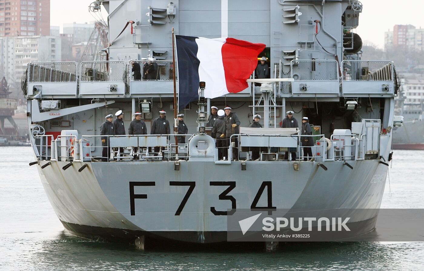 French frigate Vendémiaire arriving in Vladivostok
