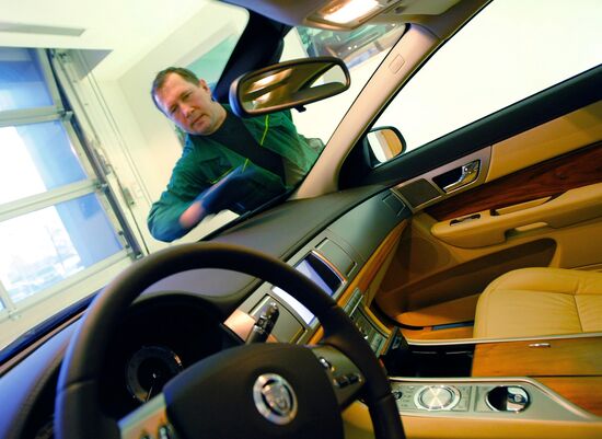 Car saloon's work