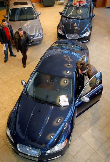 Car saloon's work