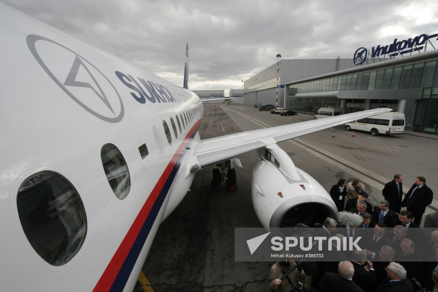 Italy's Alenia Aeronautica buys blocking stake in Sukhoi Civil A