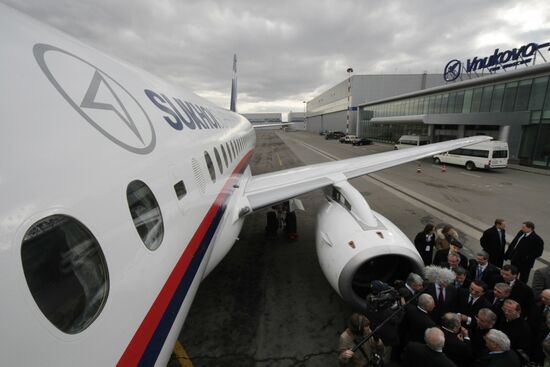 Italy's Alenia Aeronautica buys blocking stake in Sukhoi Civil A