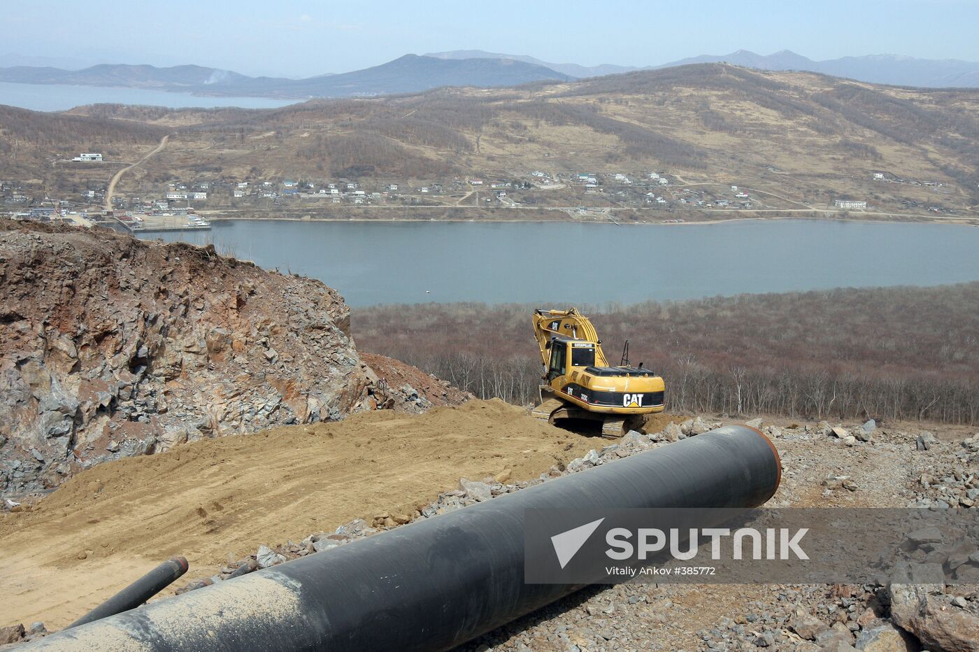 Building a special oil-exporting seaport in Kozmino harbor