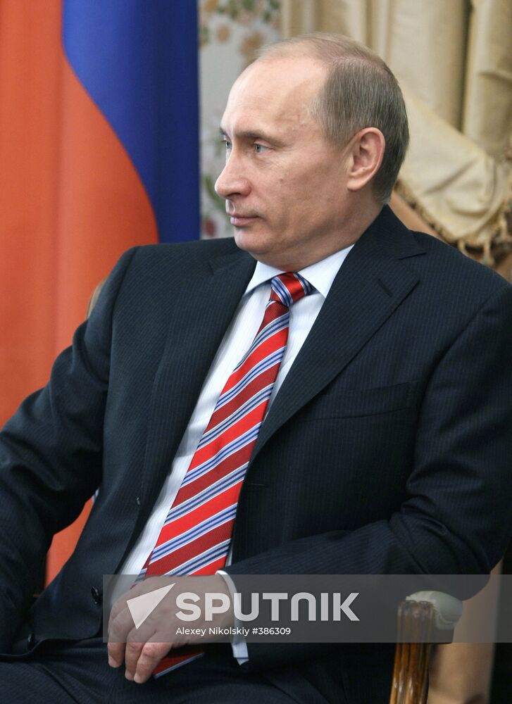 Vladimir Putin meets with Nouri al-Maliki