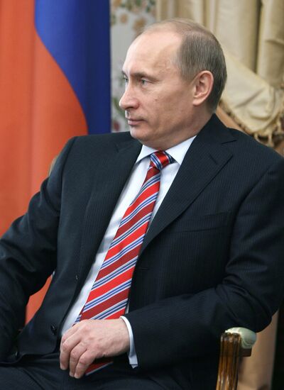 Vladimir Putin meets with Nouri al-Maliki