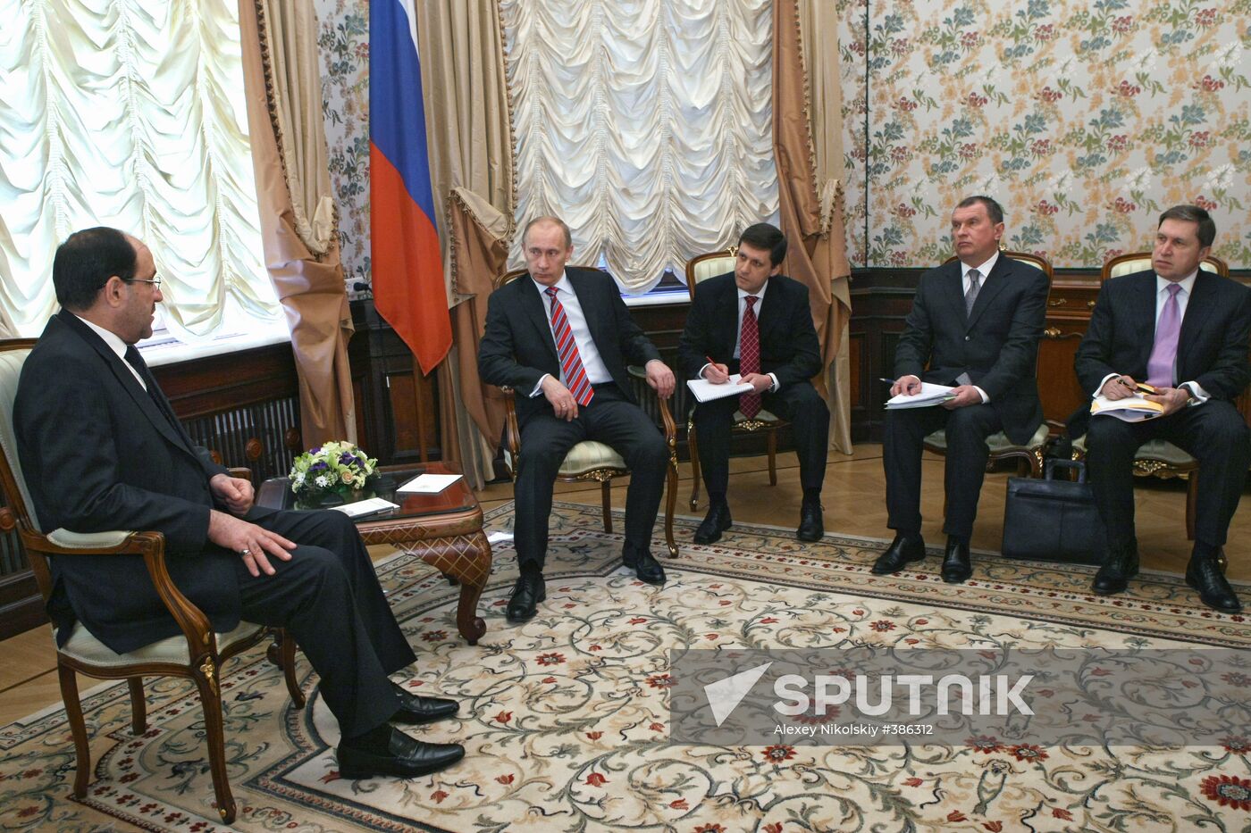 Vladimir Putin meets with Nouri al-Maliki