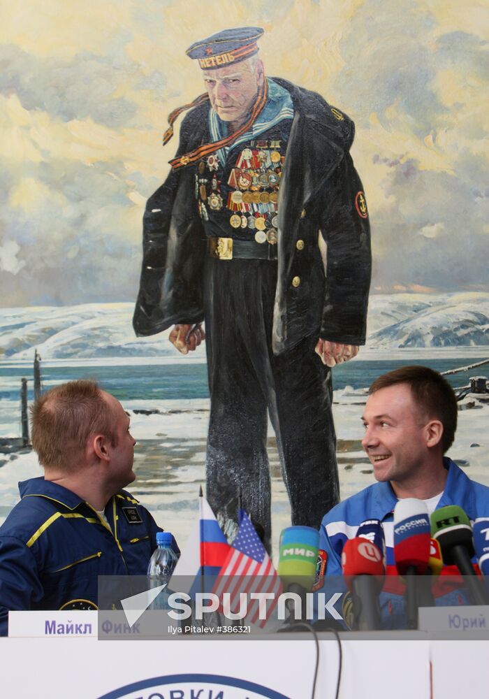 Star City press conference given by 18th ISS expedition