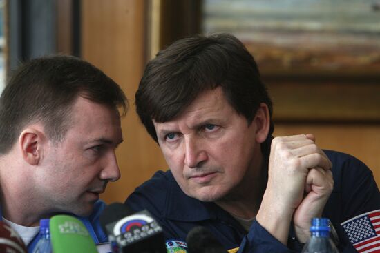 Star City press conference given by 18th ISS expedition