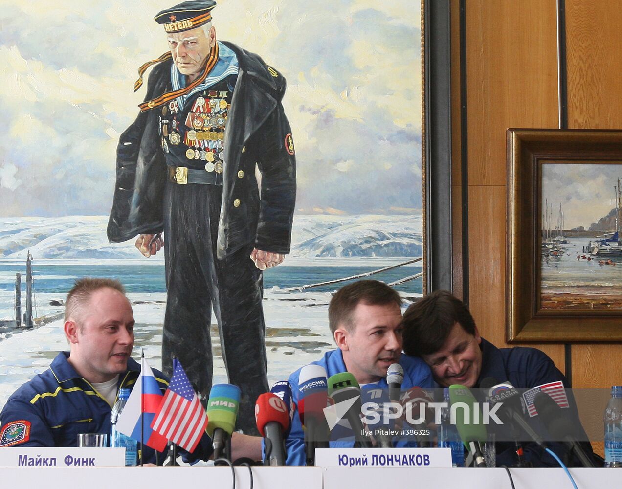 Star City press conference given by 18th ISS expedition