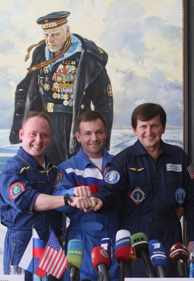 Star City press conference given by 18th ISS expedition