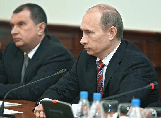 Vladimir Putin meets with Nouri al-Maliki