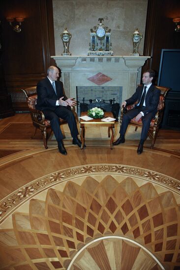Russian president meets with his Belarusian counterpart in Gorki