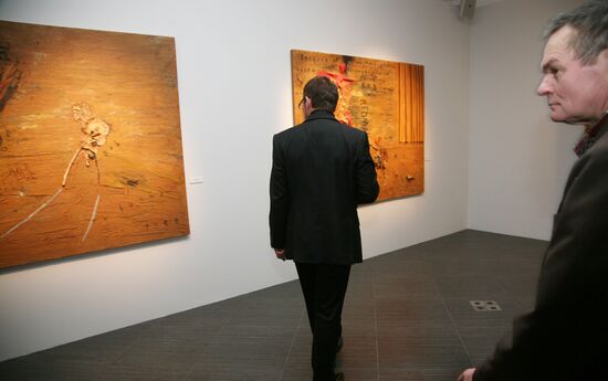 David Lynch's 'The Air is on Fire' exhibition opens in Moscow