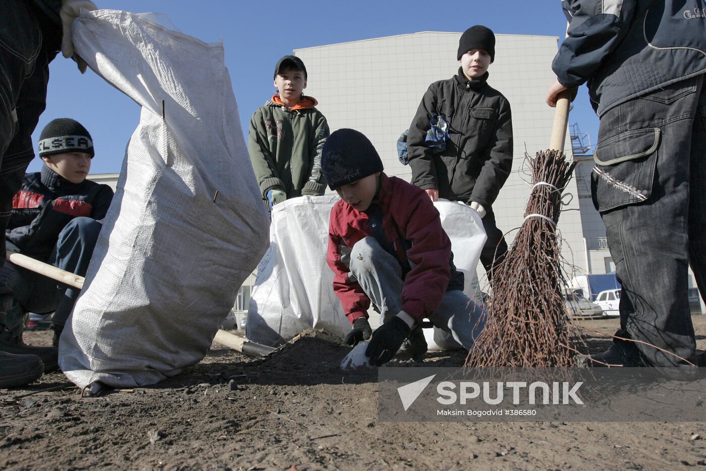 Volunteer clean-up day in Kazan