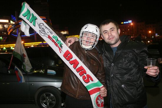 Al Bars fans celebrating in the streets of Kazan