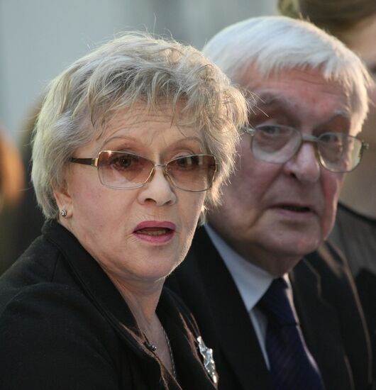 Alisa Freindlikh and Oleg Basilashvili