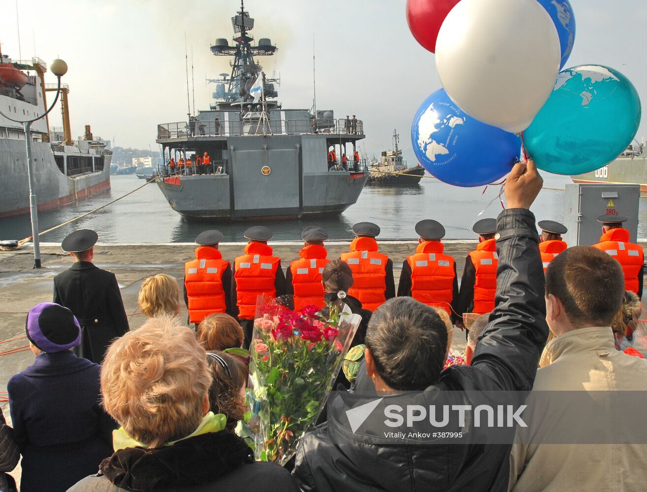 Russian warships return home from shores of Somali