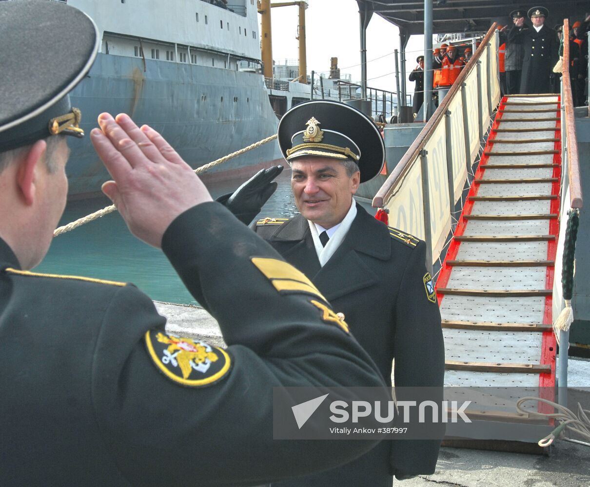 Russian warships return home from shores of Somali