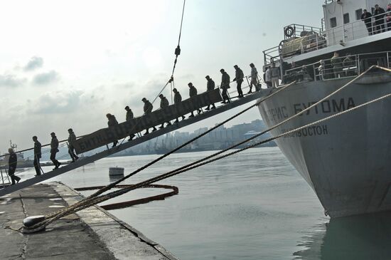 Russian warships return home from shores of Somali