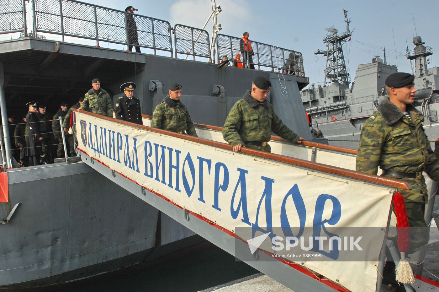 Russian warships return home from shores of Somali