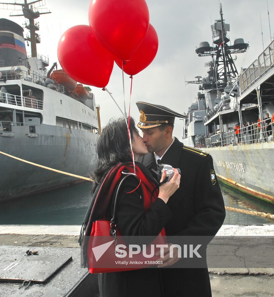 Russian warships return home from shores of Somali