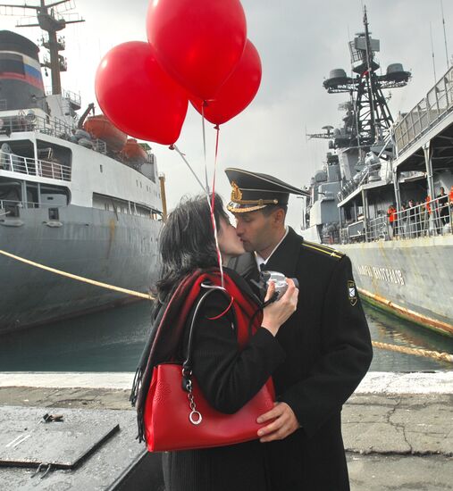 Russian warships return home from shores of Somali