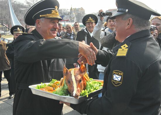 Russian warships return home from shores of Somali