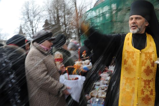 Easter cakes blessed in New Jerusalem Monastery