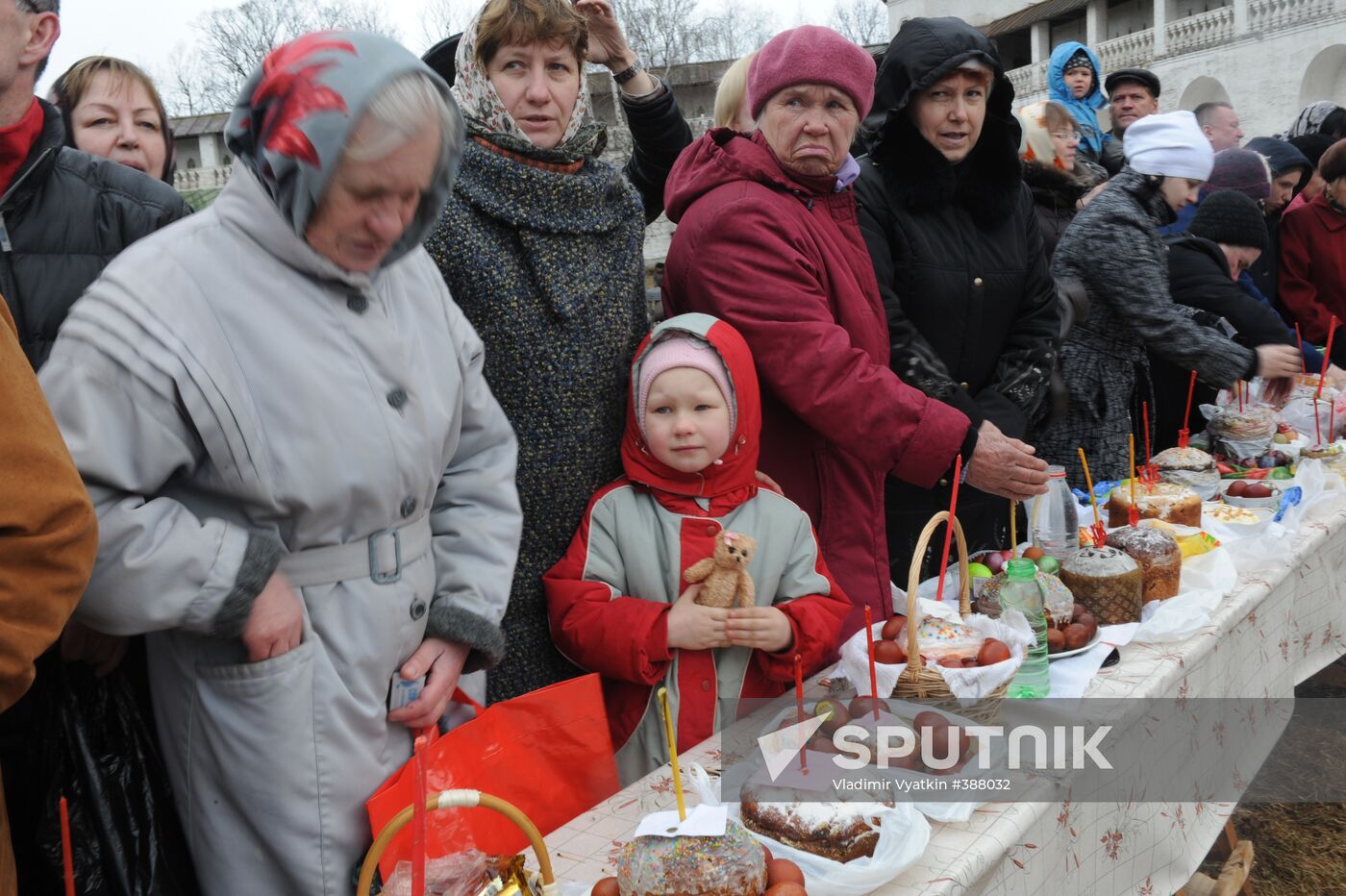 Easter cakes blessed in New Jerusalem Monastery