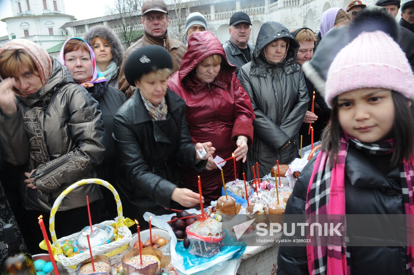 Easter cakes blessed in New Jerusalem Monastery