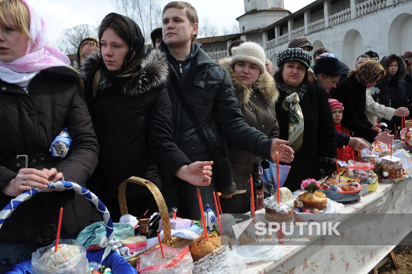 Easter cakes blessed in New Jerusalem Monastery