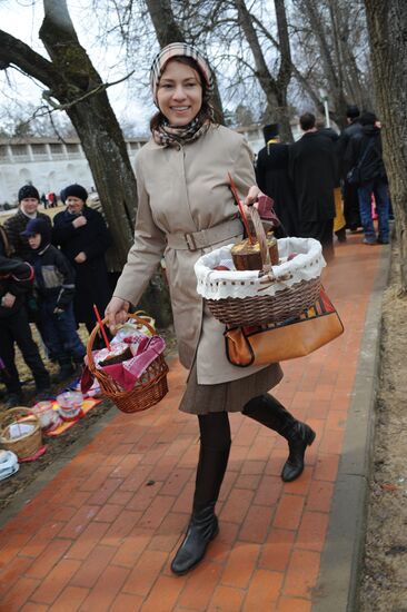 Easter cakes blessed in New Jerusalem Monastery