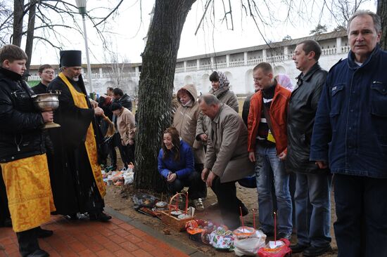 Easter cakes blessed in New Jerusalem Monastery
