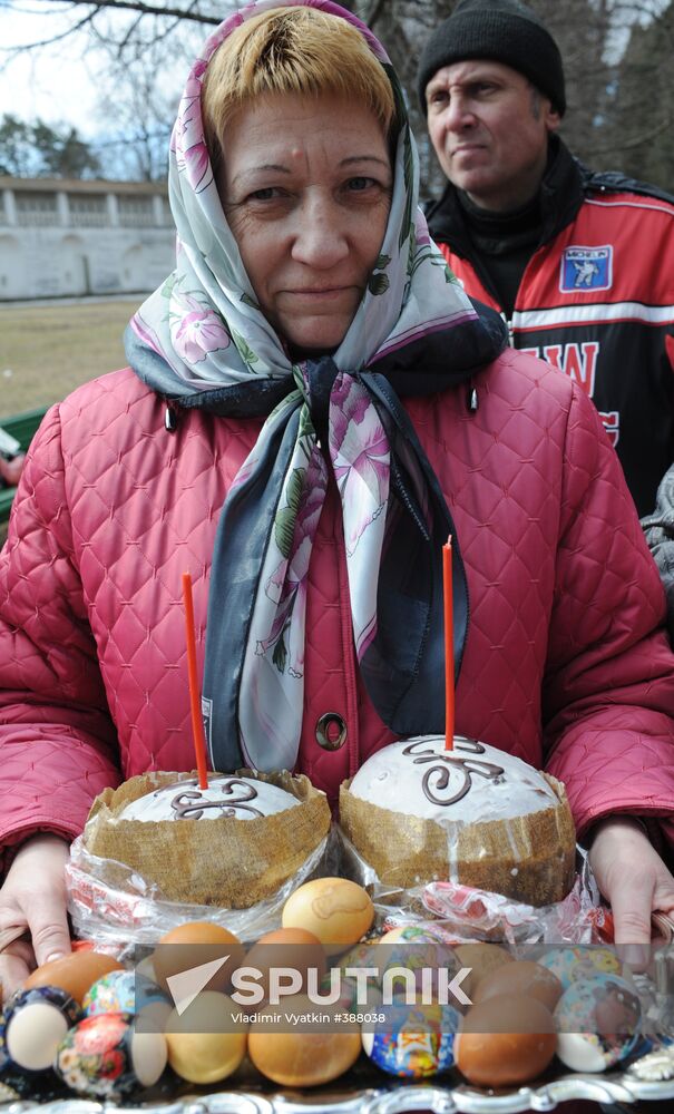 Easter cakes blessed in New Jerusalem Monastery