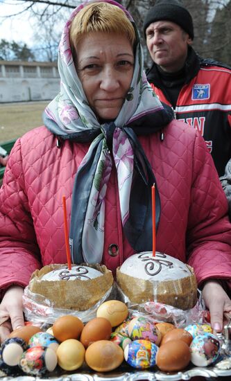 Easter cakes blessed in New Jerusalem Monastery