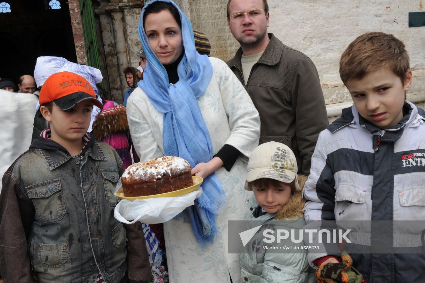 Easter cakes blessed in New Jerusalem Monastery