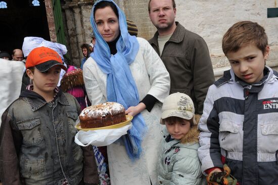 Easter cakes blessed in New Jerusalem Monastery