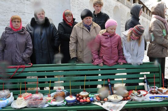 Easter cakes blessed in New Jerusalem Monastery