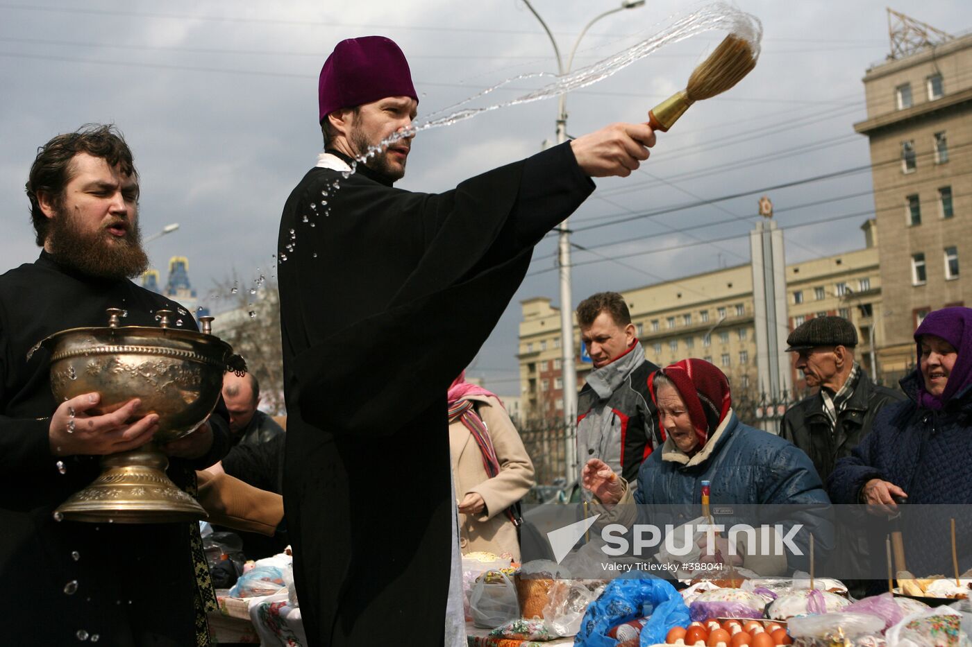 Easter cakes and eggs blessed in Novosibirsk