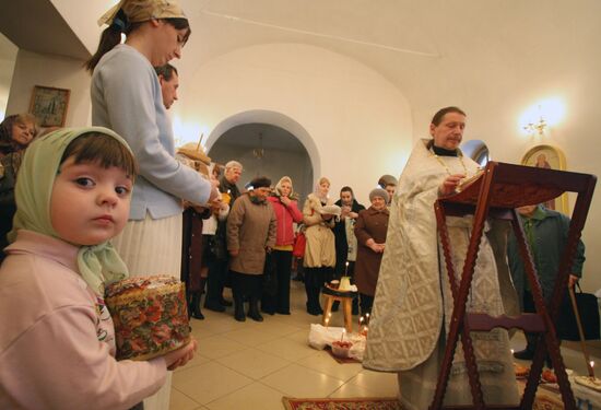 Morning service and cake-consecration ceremony