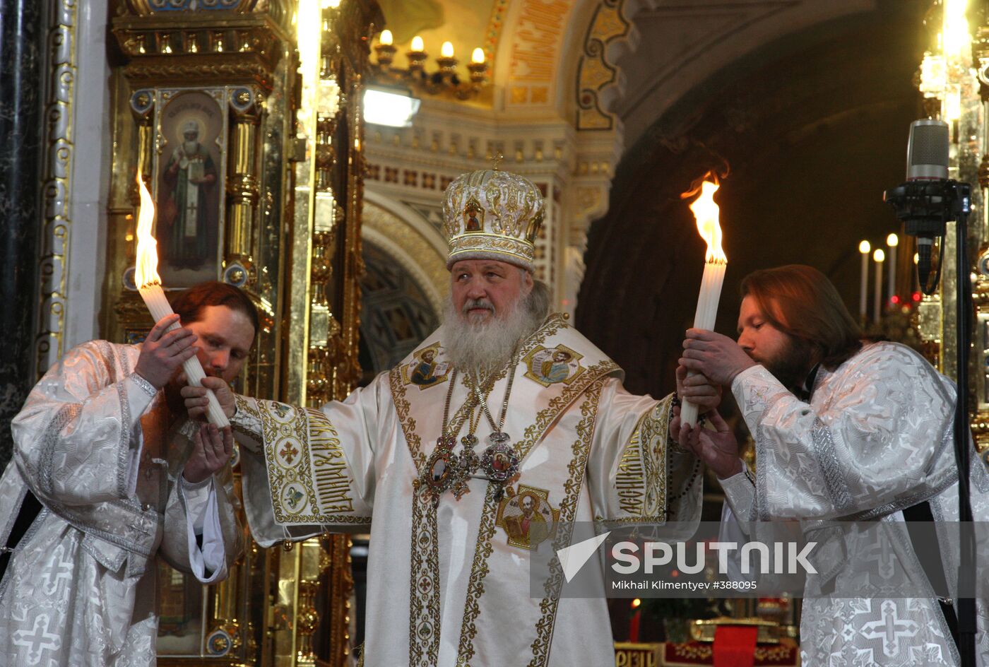 Easter service at Moscow's Cathedral of Christ the Savior