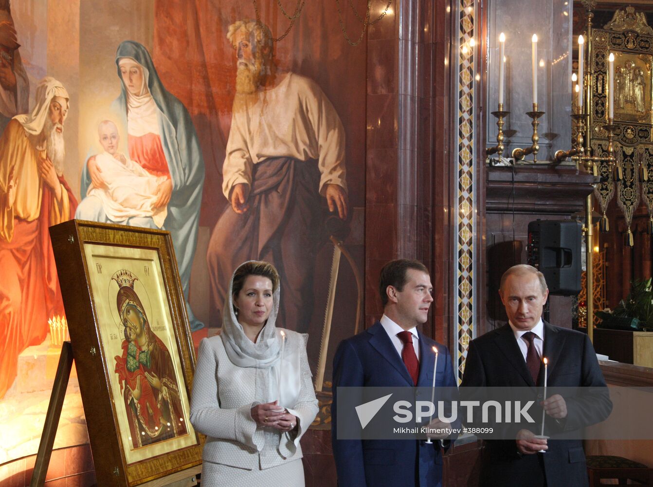 Russian President attends Easter service in Moscow